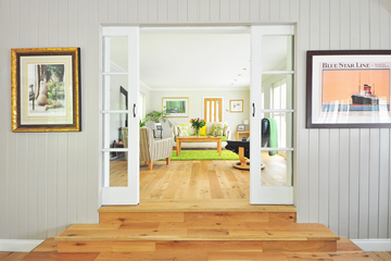 How To Tell If A Viewer Likes Your House (11 Tell-Tale Signs To Watch For)
