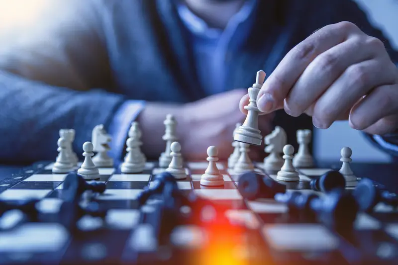 Chess game - How to deal with house buyer's delaying tactics